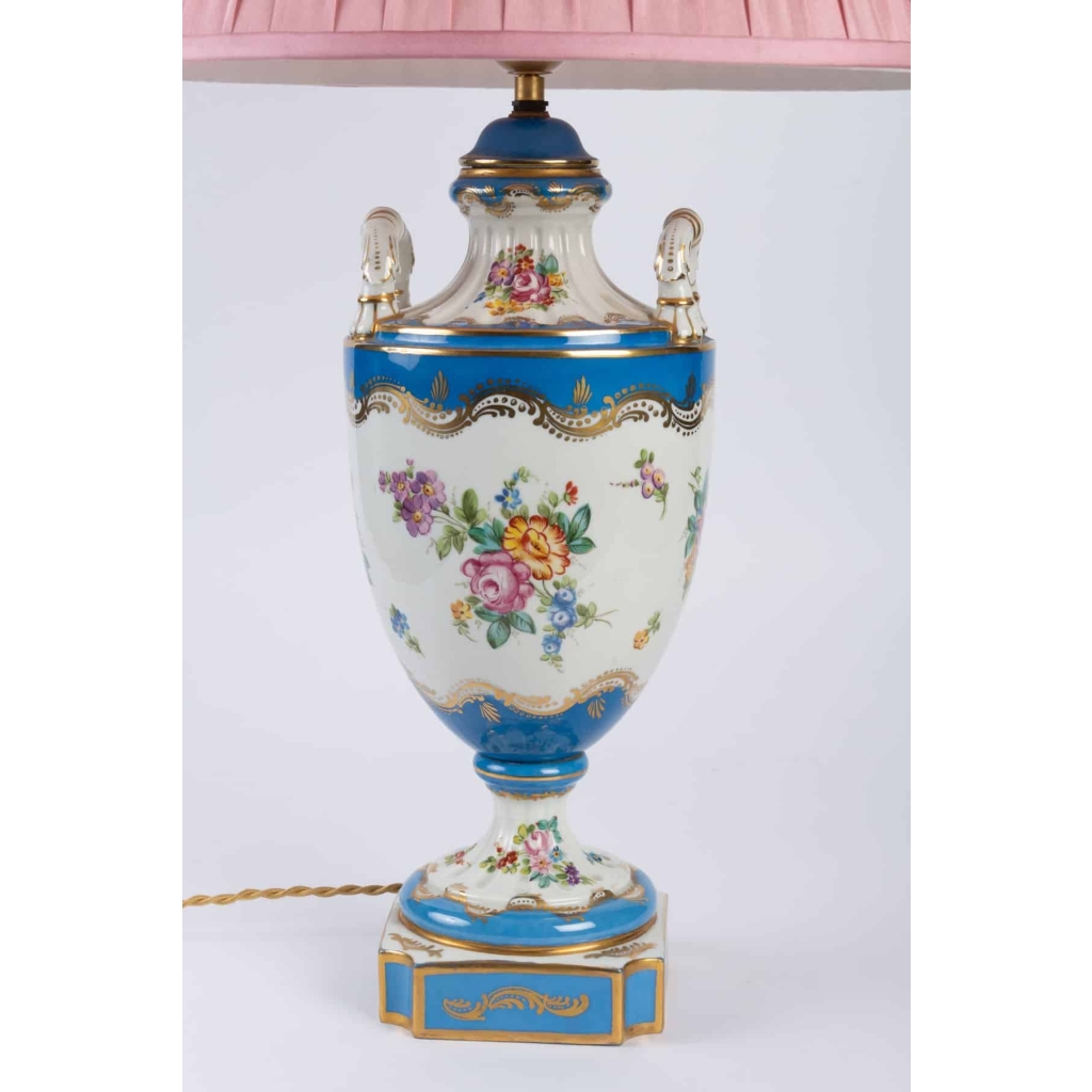 Lampe en porcelaine de Sèvres de style Louis XV 19e sicèle | Biron Lampe en porcelaine de Sèvres de style Louis XV 19e sicèle