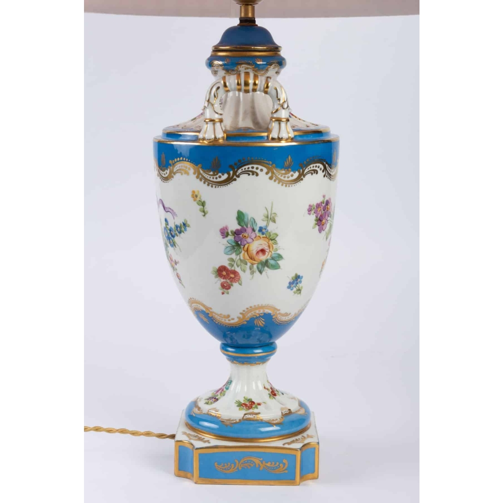 Lampe en porcelaine de Sèvres de style Louis XV 19e sicèle | Biron Lampe en porcelaine de Sèvres de style Louis XV 19e sicèle