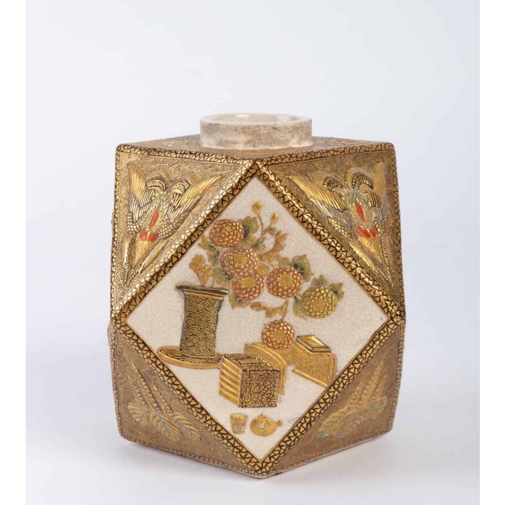 Petit vase en faïence de Satsuma époque Meiji 19e siècle | Biron |||||||||
