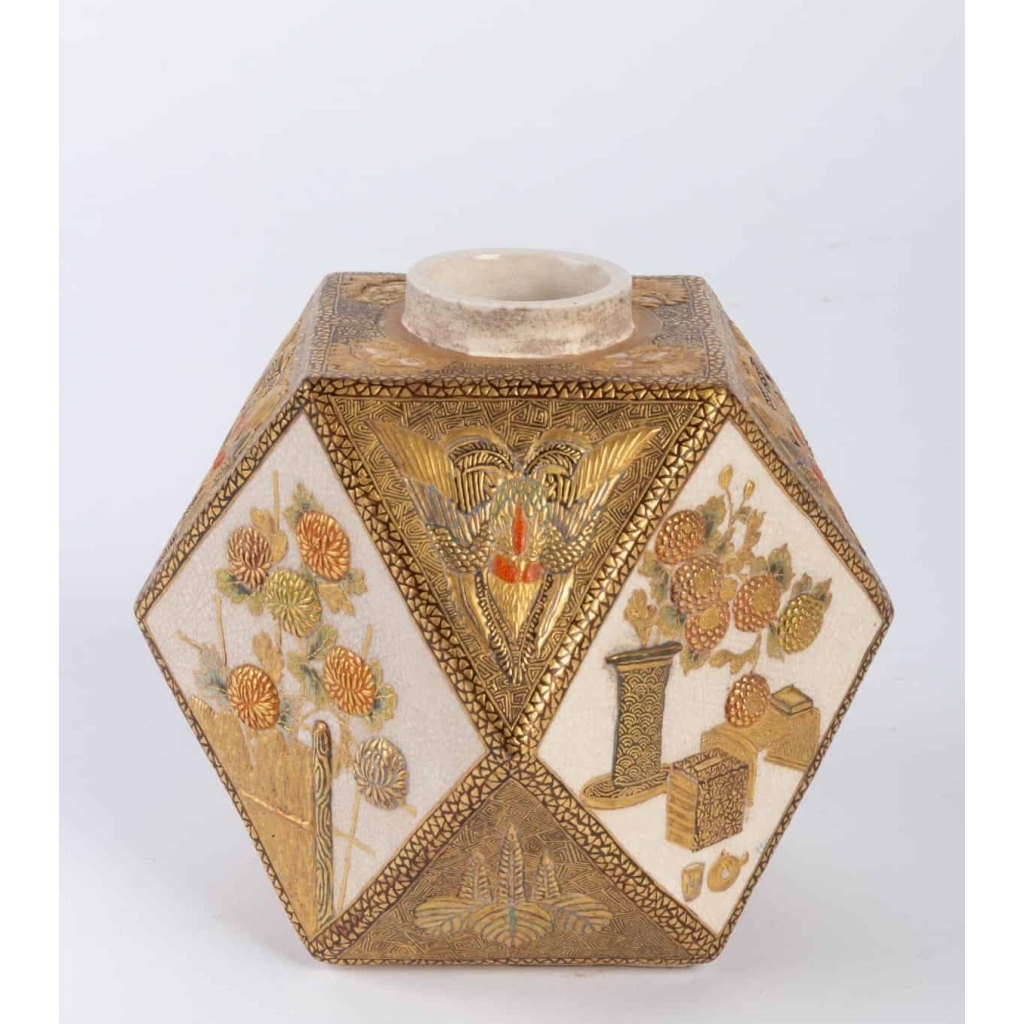 Petit vase en faïence de Satsuma époque Meiji 19e siècle | Biron Petit vase en faïence de Satsuma époque Meiji 19e siècle