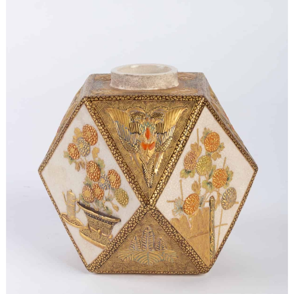 Petit vase en faïence de Satsuma époque Meiji 19e siècle | Biron Petit vase en faïence de Satsuma époque Meiji 19e siècle