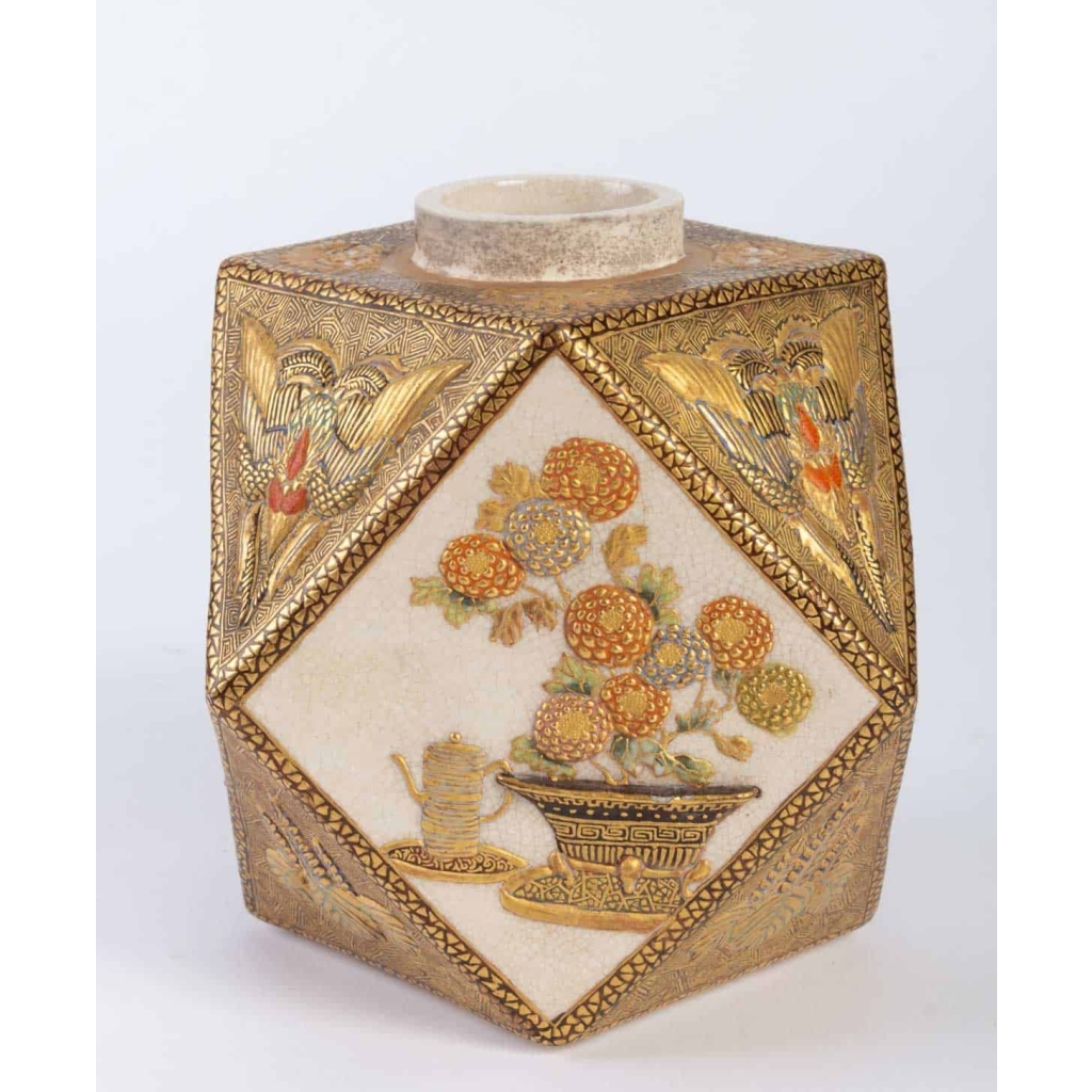 Petit vase en faïence de Satsuma époque Meiji 19e siècle | Biron Petit vase en faïence de Satsuma époque Meiji 19e siècle