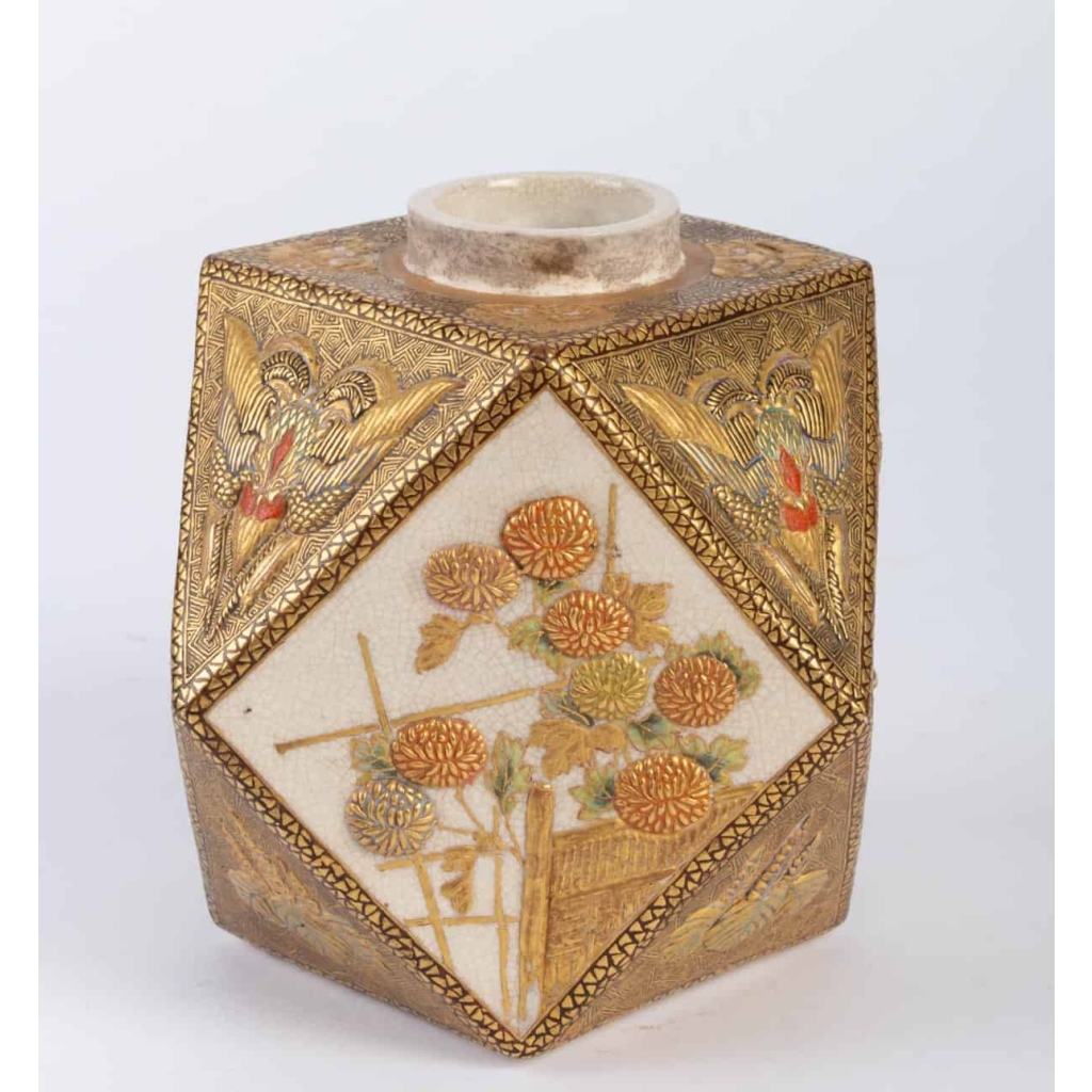 Petit vase en faïence de Satsuma époque Meiji 19e siècle | Biron Petit vase en faïence de Satsuma époque Meiji 19e siècle