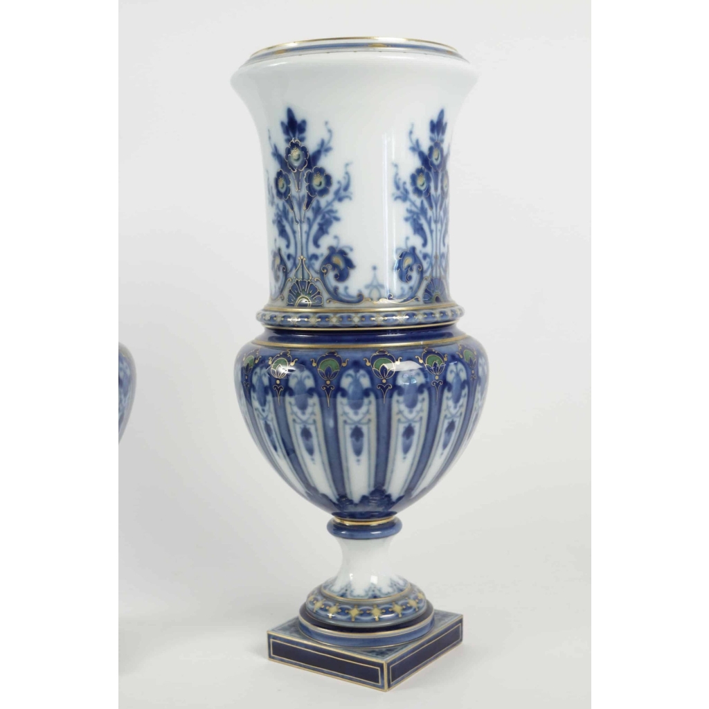 Paire de vases de » Florence » en porcelaine de Sèvres | Biron Paire de vases de " Florence " en porcelaine de Sèvres