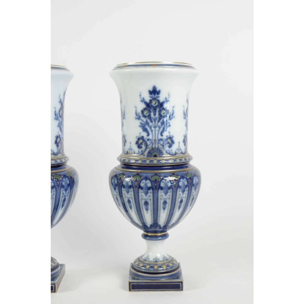 Paire de vases de » Florence » en porcelaine de Sèvres | Biron Paire de vases de " Florence " en porcelaine de Sèvres
