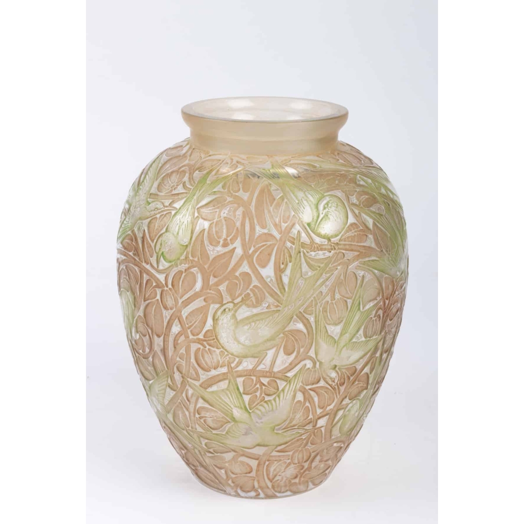 Vase « Martin Pêcheurs » verre blanc patiné sepia et vert de René LALIQUE