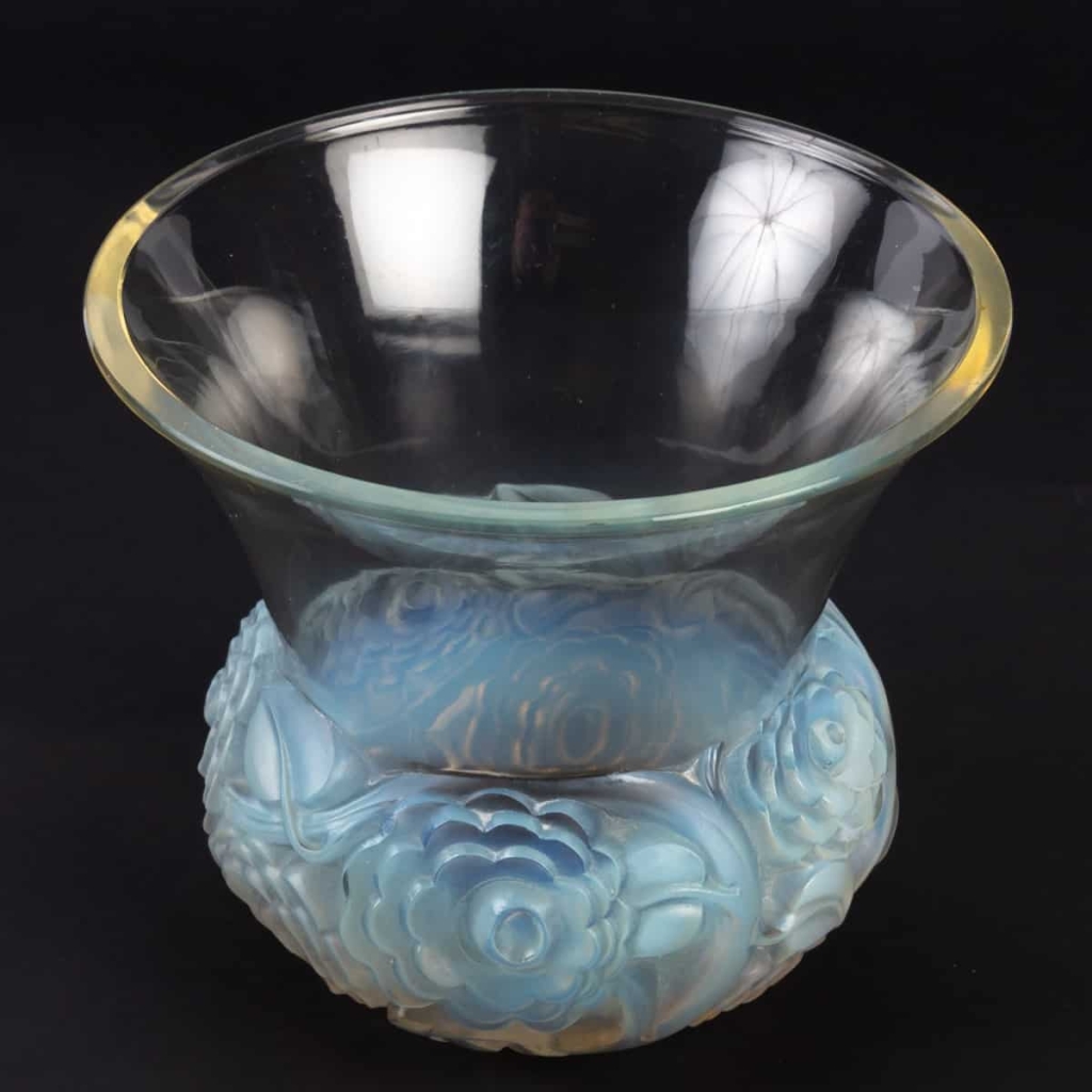 Vase « Renoncules » verre opalescent patiné gris de René LALIQUE