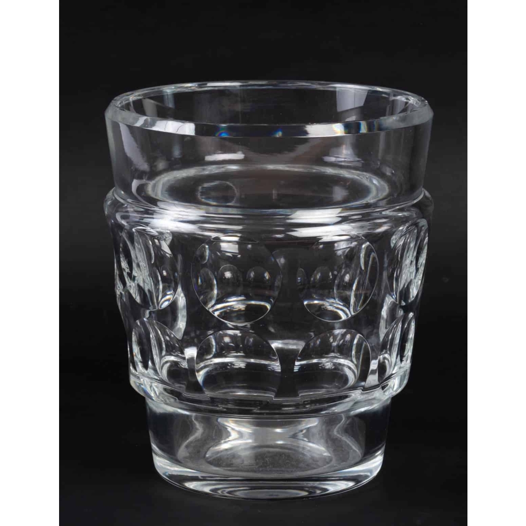 Vase Baccarat en cristal taillé. Vers 1970 2