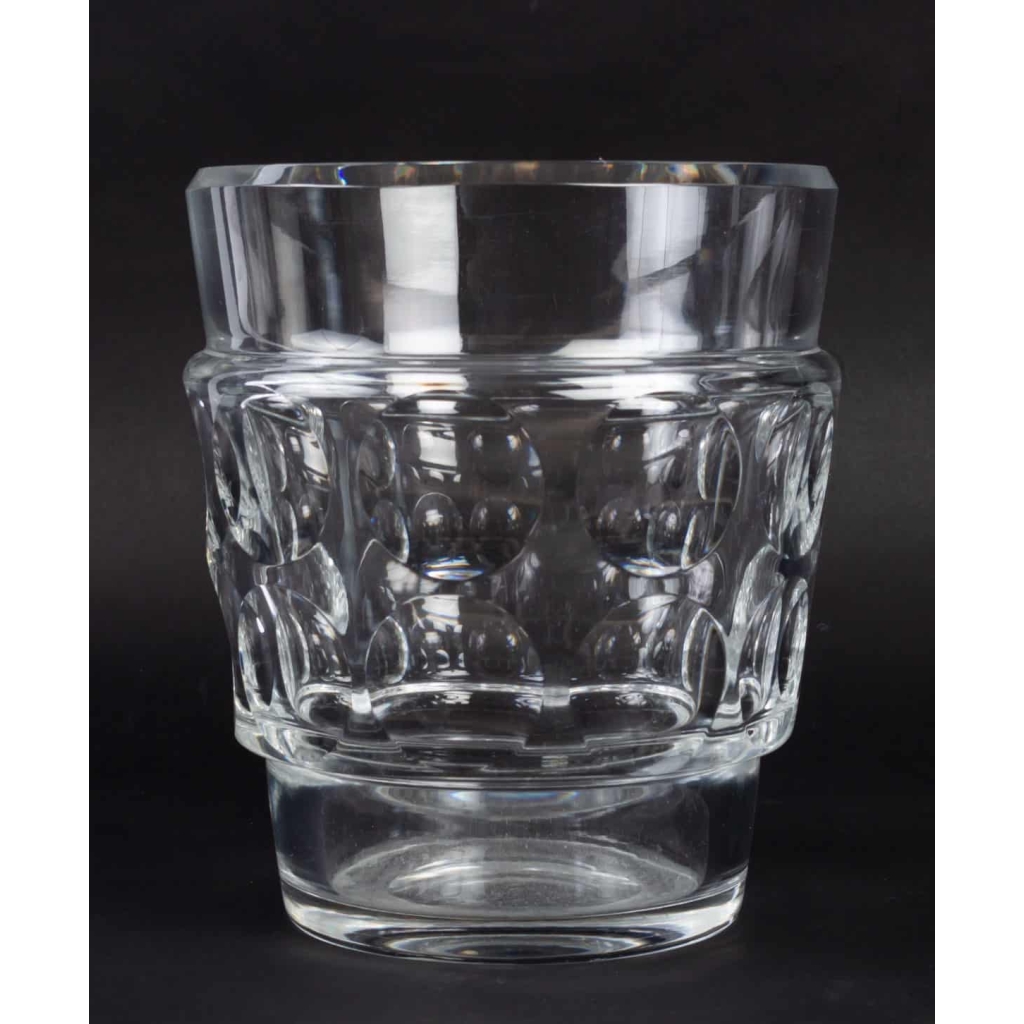 Vase Baccarat en cristal taillé. Vers 1970 3