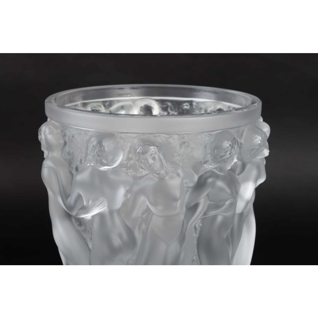 Vase « Bacchantes » cristal incolore de LALIQUE FRANCE d'après un modèle de René LALIQUE