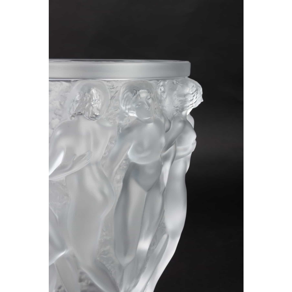 Vase « Bacchantes » cristal incolore de LALIQUE FRANCE d'après un modèle de René LALIQUE