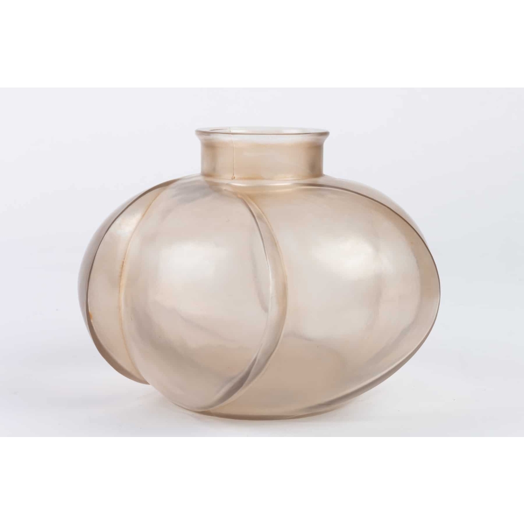 Vase « Périgord » verre blanc patiné sepia de René LALIQUE | Biron Vase « Périgord » verre blanc patiné sepia de René LALIQUE