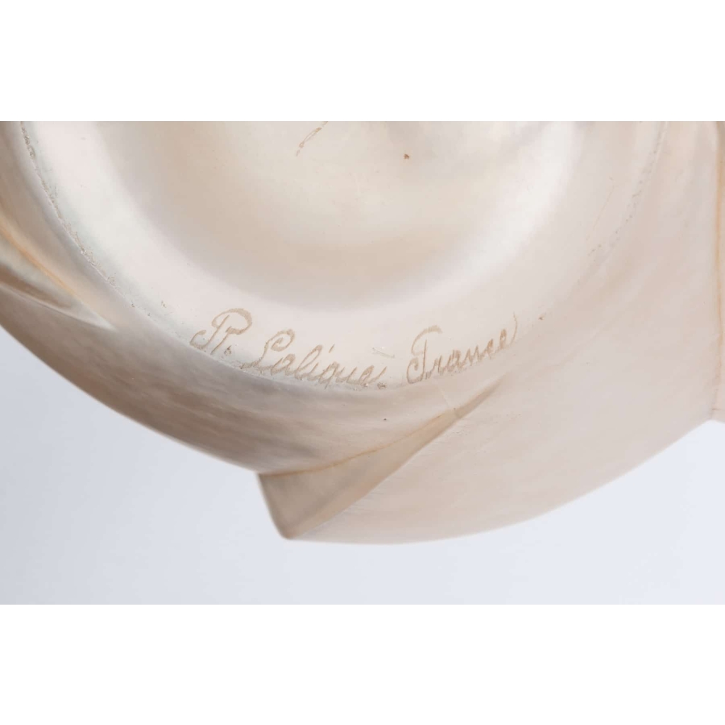 Vase « Périgord » verre blanc patiné sepia de René LALIQUE | Biron Vase « Périgord » verre blanc patiné sepia de René LALIQUE