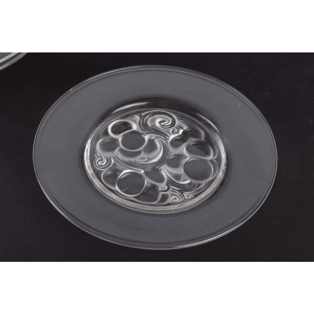 Service de 8 assiettes « Marienthal » cristal incolore de LALIQUE FRANCE d'après un modèle de René LALIQUE