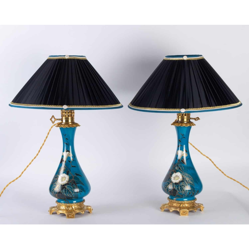 Paire de lampes en porcelaine et laiton 19e siècle Napoléon III | Biron |||||||||||