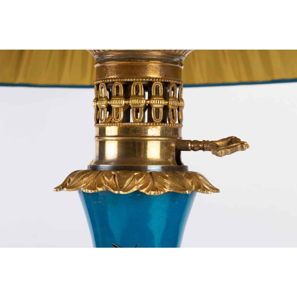 Paire de lampes en porcelaine et laiton 19e siècle Napoléon III | Biron Paire de lampes en porcelaine et laiton 19e siècle Napoléon III