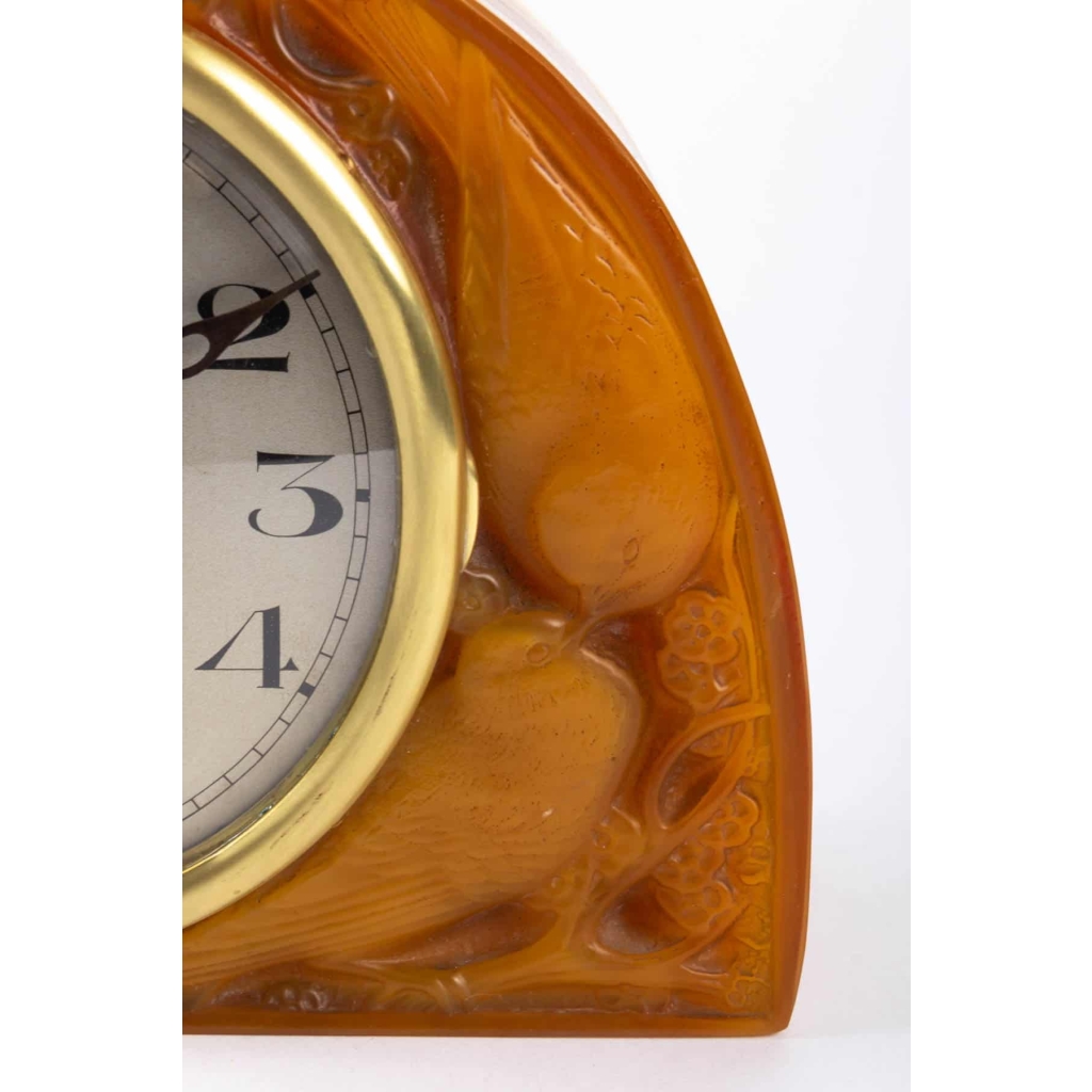 Pendule « Moineaux » verre butterscotch de René LALIQUE - mouvement électrique ATO d'origine