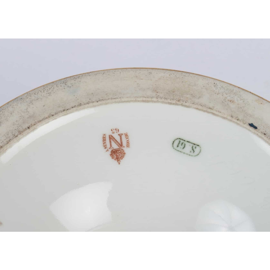 Drageoir en porcelaine de Sèvres Napoléon III | Biron Drageoir en porcelaine de Sèvres Napoléon III