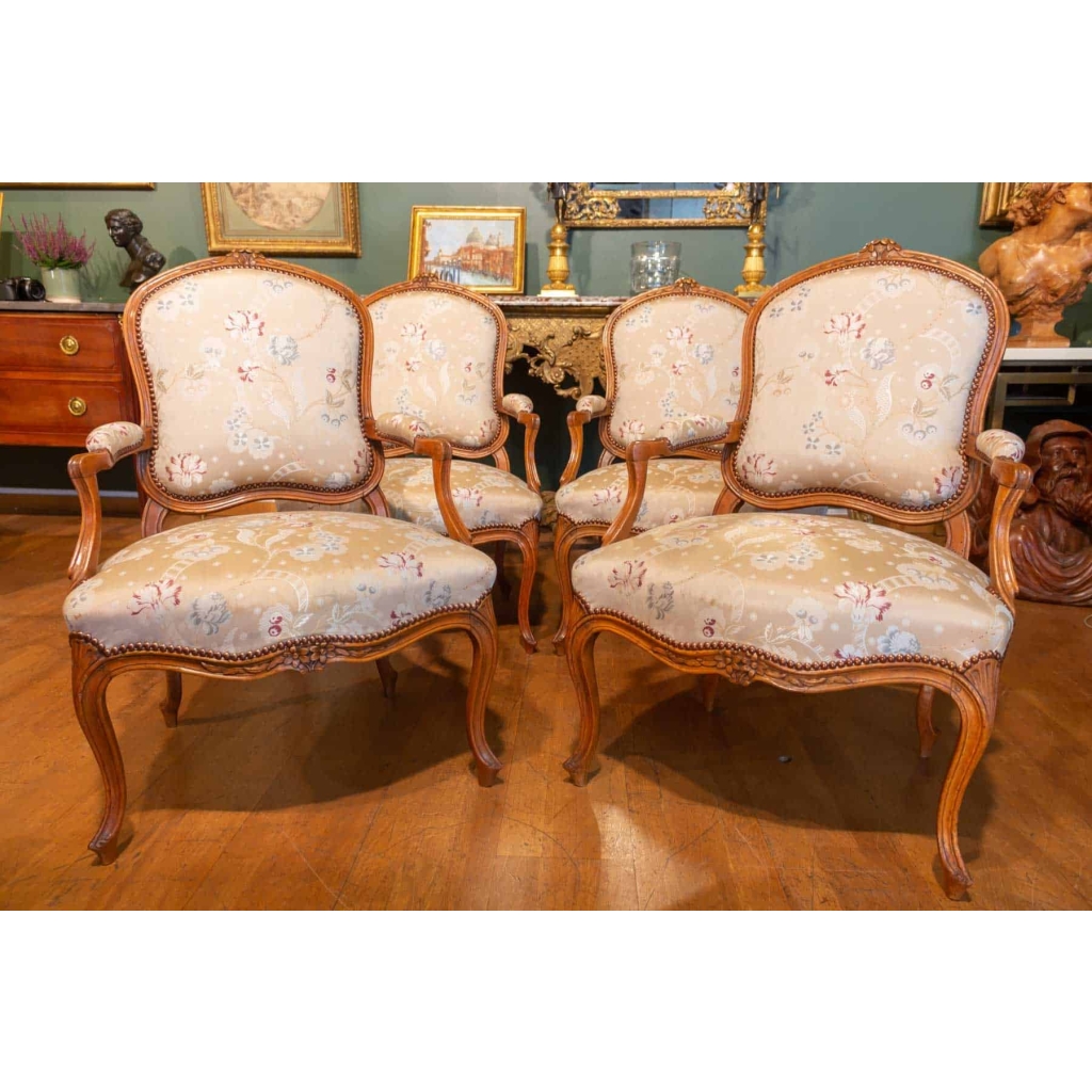 Série de 4 fauteuils Louis XV. XVIIIème. | Biron ||||||||||