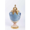 Vase couvert bleu pâle, or, rose et blanc Bohème 19e siècle | Biron Vase couvert bleu pâle, or, rose et blanc Bohème 19e siècle