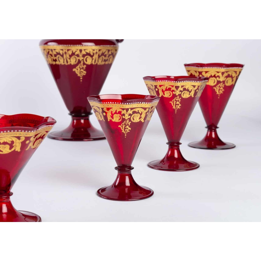 Service en verre de Venise rouge et or 1900 | Biron Service en verre de Venise rouge et or 1900