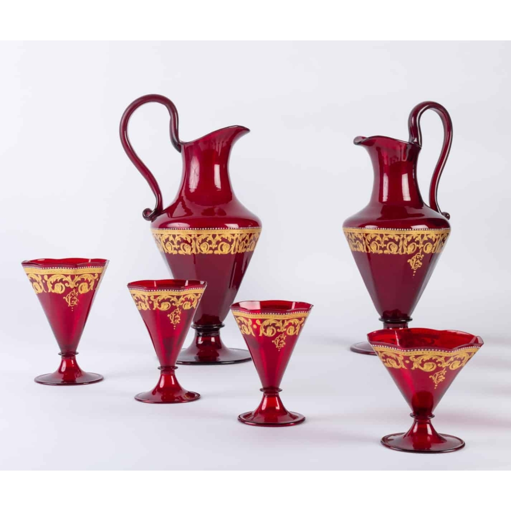 Service en verre de Venise rouge et or 1900 | Biron Service en verre de Venise rouge et or 1900