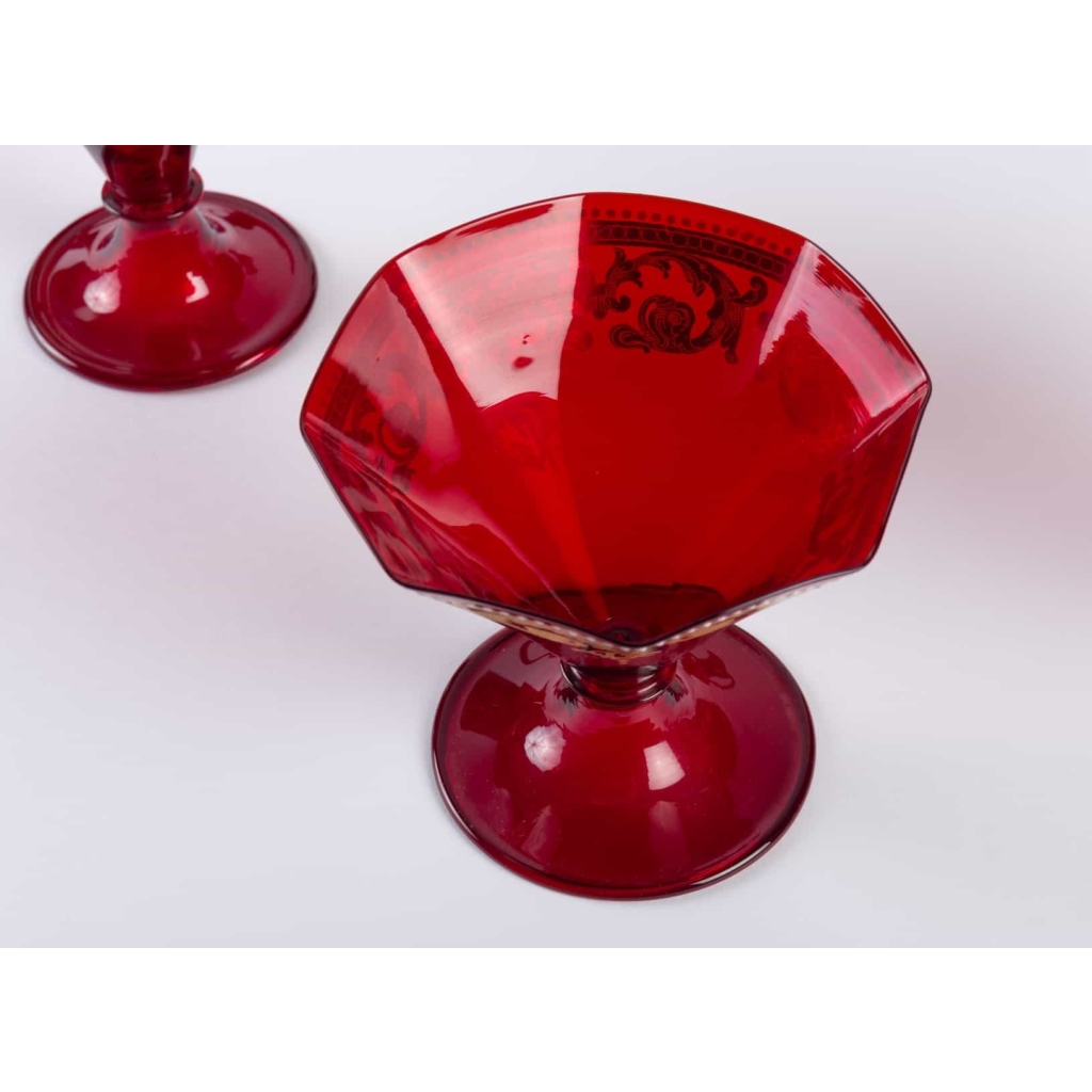 Service en verre de Venise rouge et or 1900 | Biron Service en verre de Venise rouge et or 1900