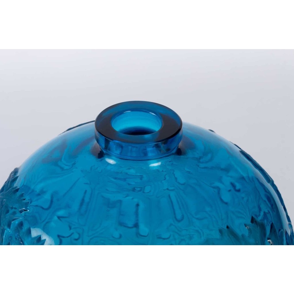 Vase « Acanthes » verre bleu électrique de René LALIQUE