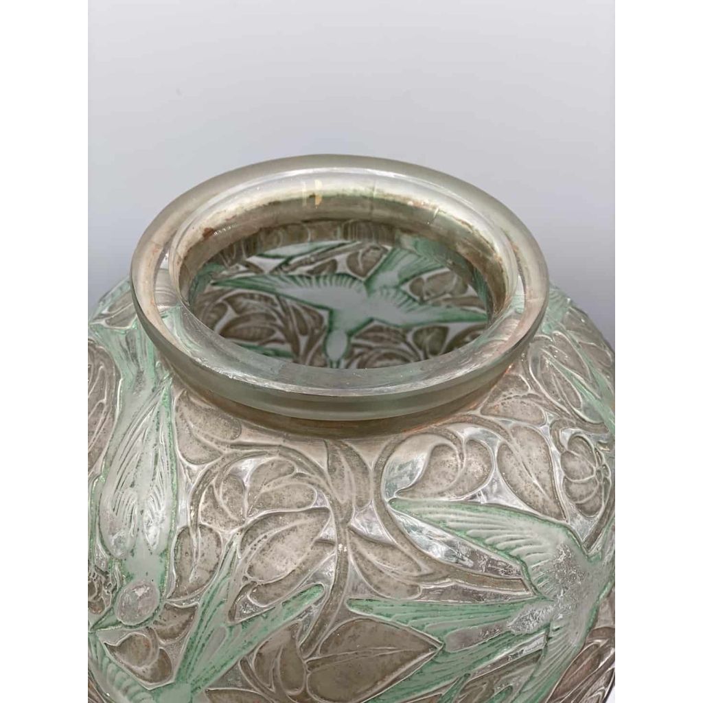 René LALIQUE : Vase « Martin Pêcheurs » Verre Blanc , Patine Sienne /Verte | Biron René LALIQUE : Vase « Martin Pêcheurs » Verre Blanc , Patine Sienne /Verte