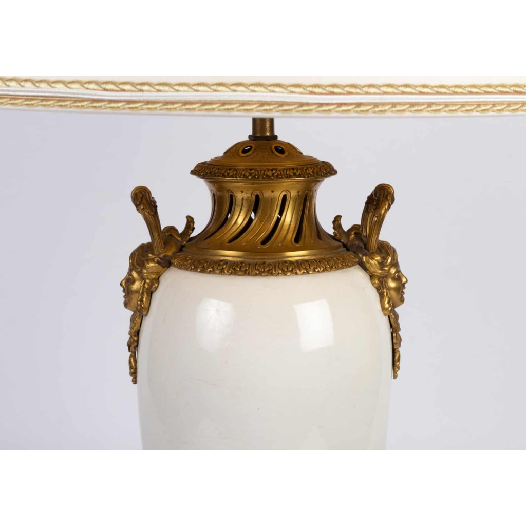 Lampe blanche et or Chine XIXème | Biron Lampe blanche et or Chine XIXème