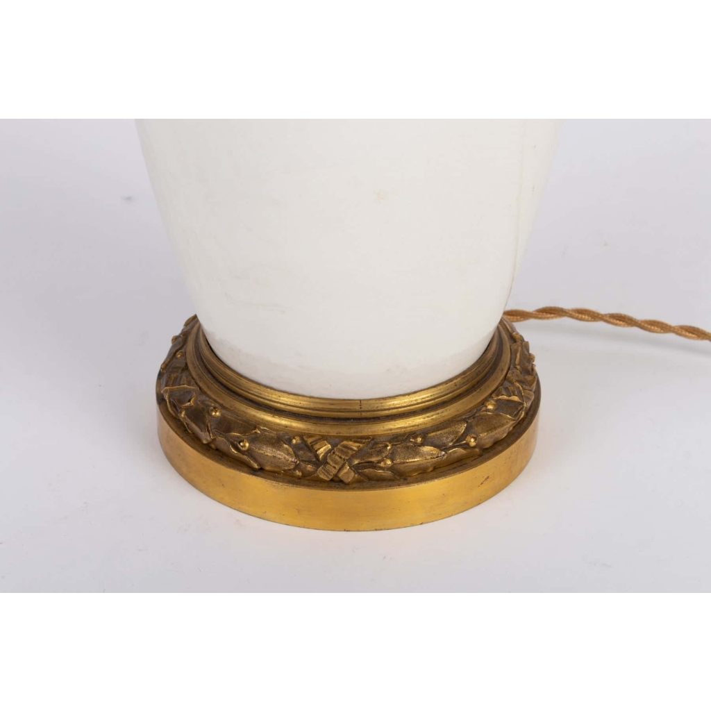 Lampe blanche et or Chine XIXème | Biron Lampe blanche et or Chine XIXème