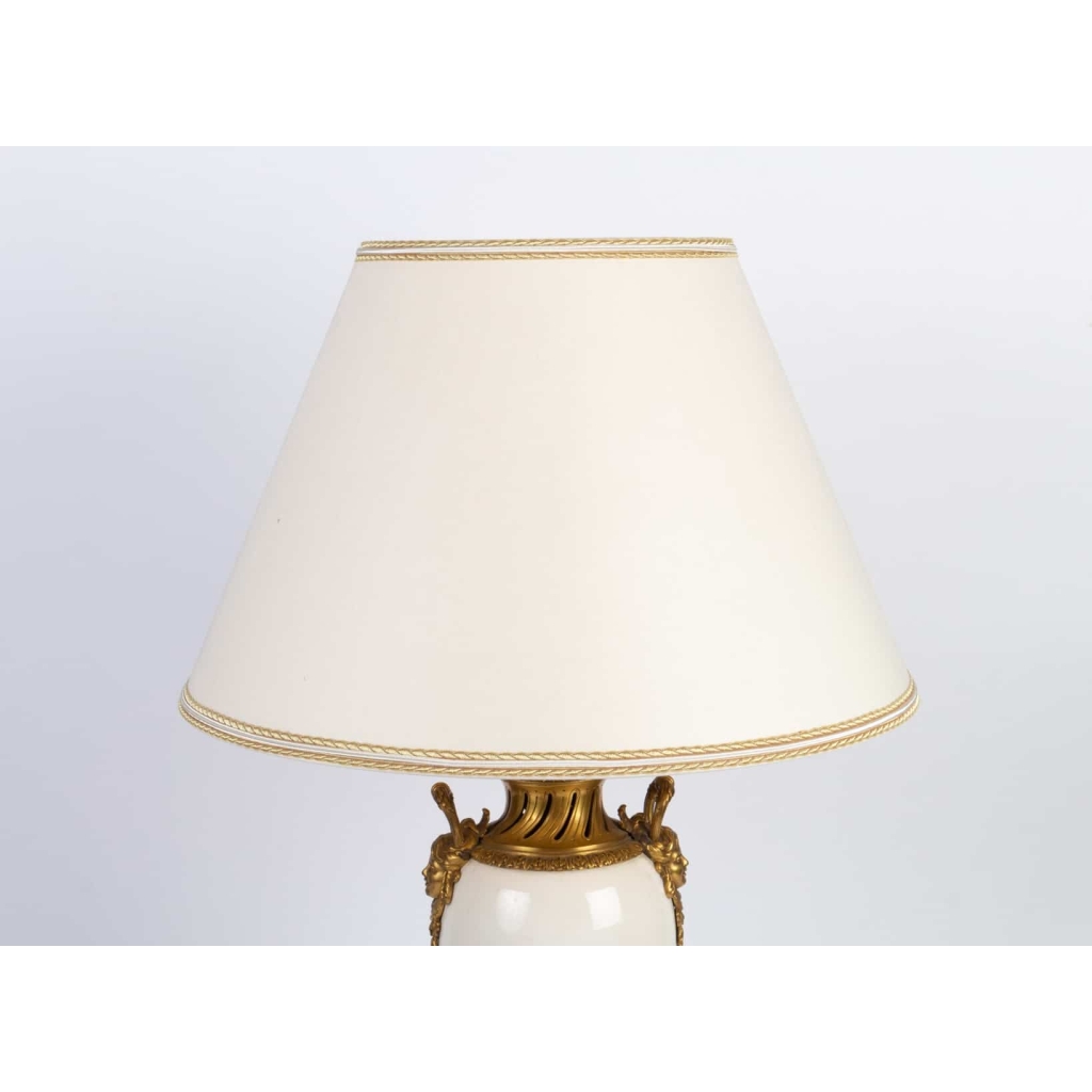 Lampe blanche et or Chine XIXème | Biron Lampe blanche et or Chine XIXème