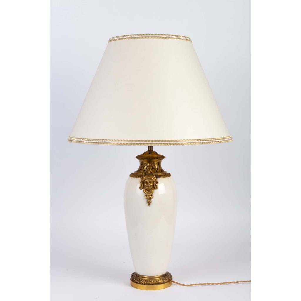 Lampe blanche et or Chine XIXème | Biron Lampe blanche et or Chine XIXème
