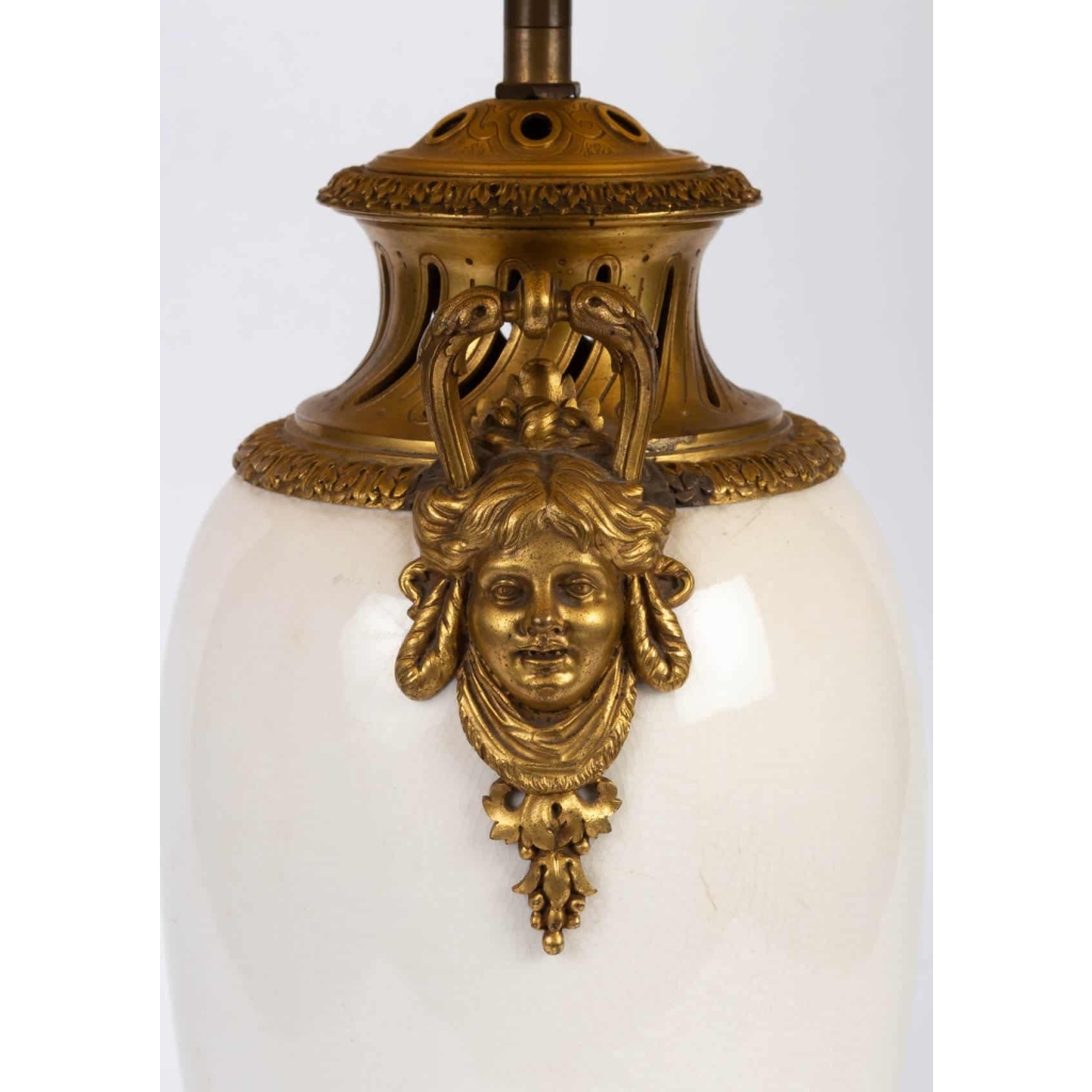 Lampe blanche et or Chine XIXème | Biron Lampe blanche et or Chine XIXème