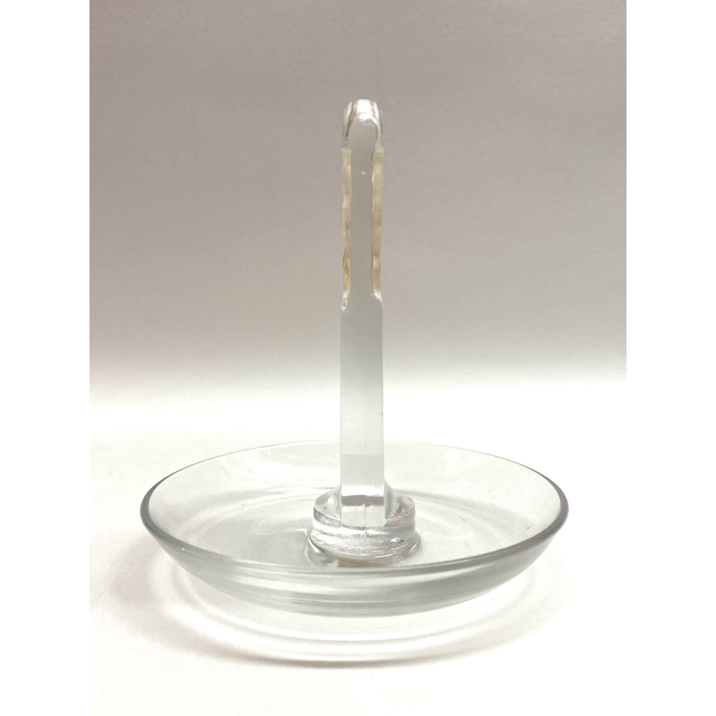 Cendrier Baguier « Athlètes » verre blanc patiné sépia de René LALIQUE | Biron Cendrier Baguier "Athlètes" verre blanc patiné sépia de René LALIQUE