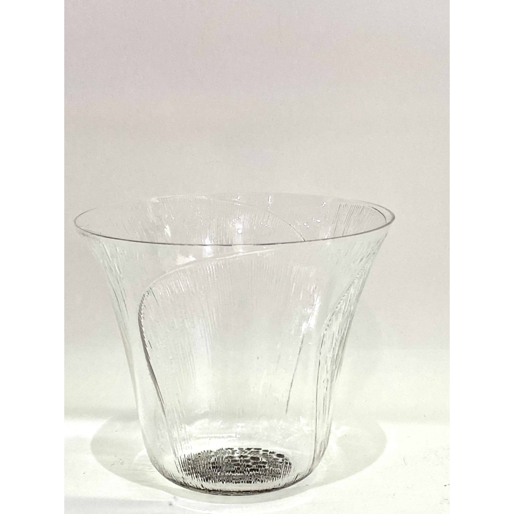 Suite de 12 Gobelets « Pavot » verre blanc émaillé noir d’origine de René LALIQUE | Biron Suite de 12 Gobelets "Pavot" verre blanc émaillé noir d'origine de René LALIQUE