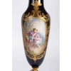 Lampe bleu de Sèvres à scènes galantes XIXème | Biron Lampe bleu de Sèvres à scènes galantes XIXème