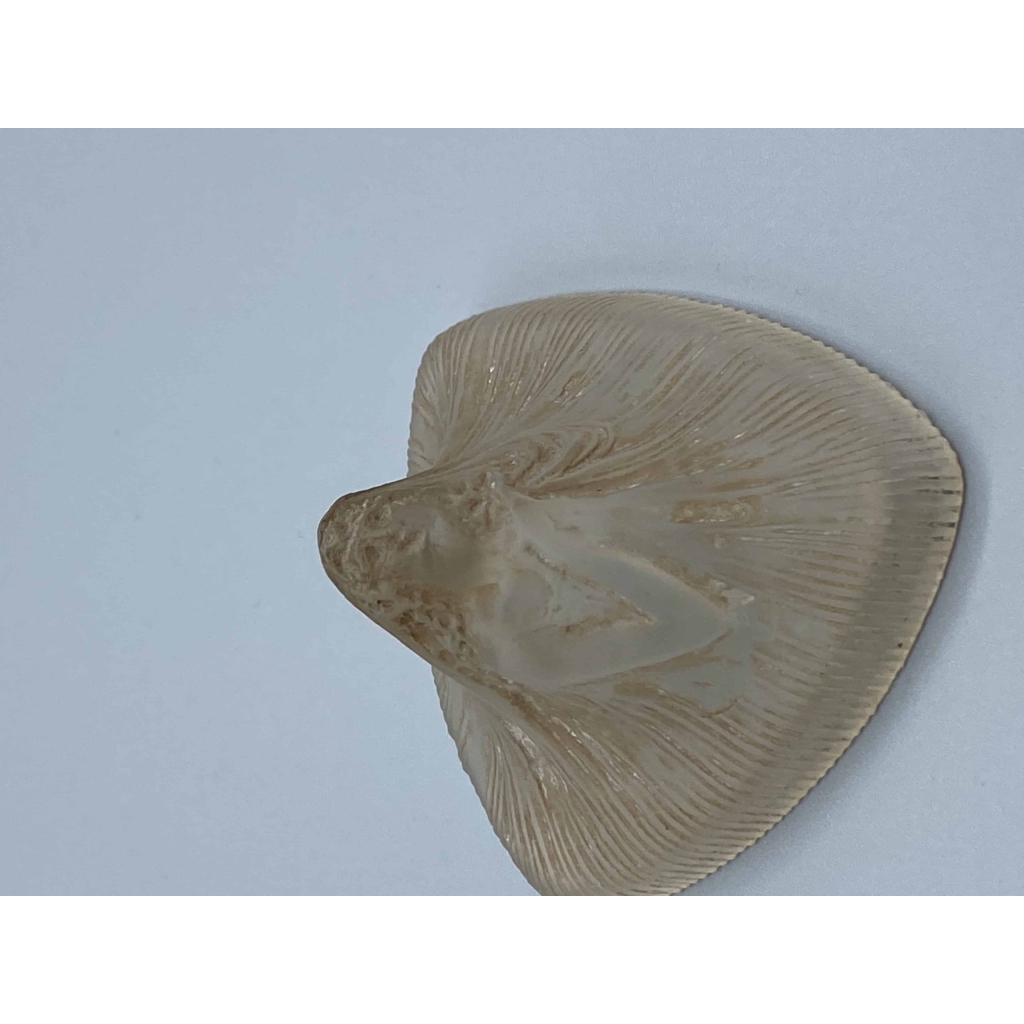 RENÉ LALIQUE : Coty, pour COTY, 1912 Pot triangulaire à onguent | Biron RENÉ LALIQUE : Coty, pour COTY, 1912 Pot triangulaire à onguent