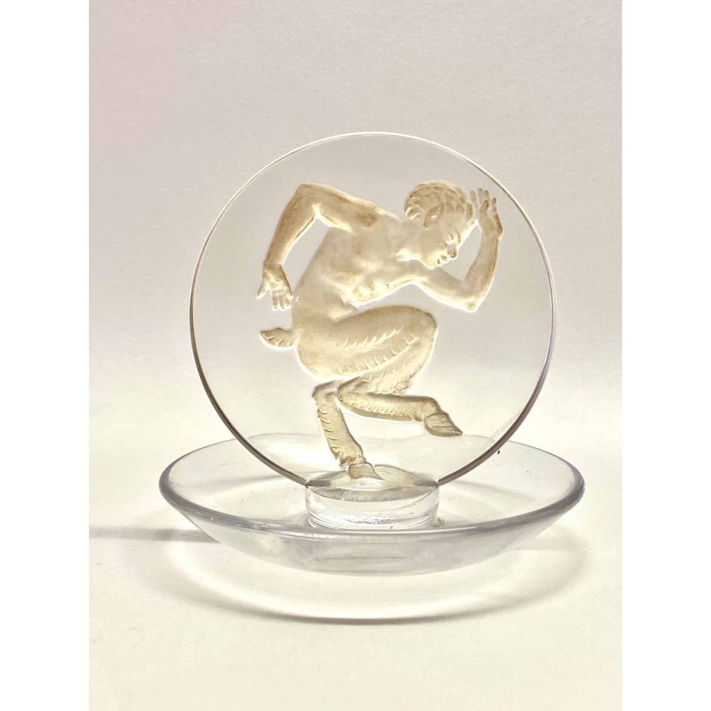 Cendrier Baguier « Faune » verre blanc patiné sépia de René LALIQUE | Biron Cendrier Baguier "Faune" verre blanc patiné sépia de René LALIQUE