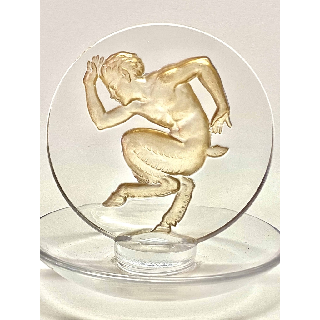 Cendrier Baguier « Faune » verre blanc patiné sépia de René LALIQUE | Biron Cendrier Baguier "Faune" verre blanc patiné sépia de René LALIQUE
