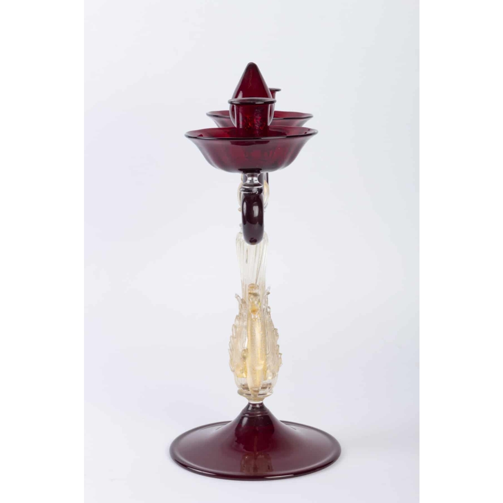 Un chandelier Venise (Murano) rouge avec 2 cygnes 1910 flag | Biron Un chandelier Venise (Murano) rouge avec 2 cygnes 1910 flag