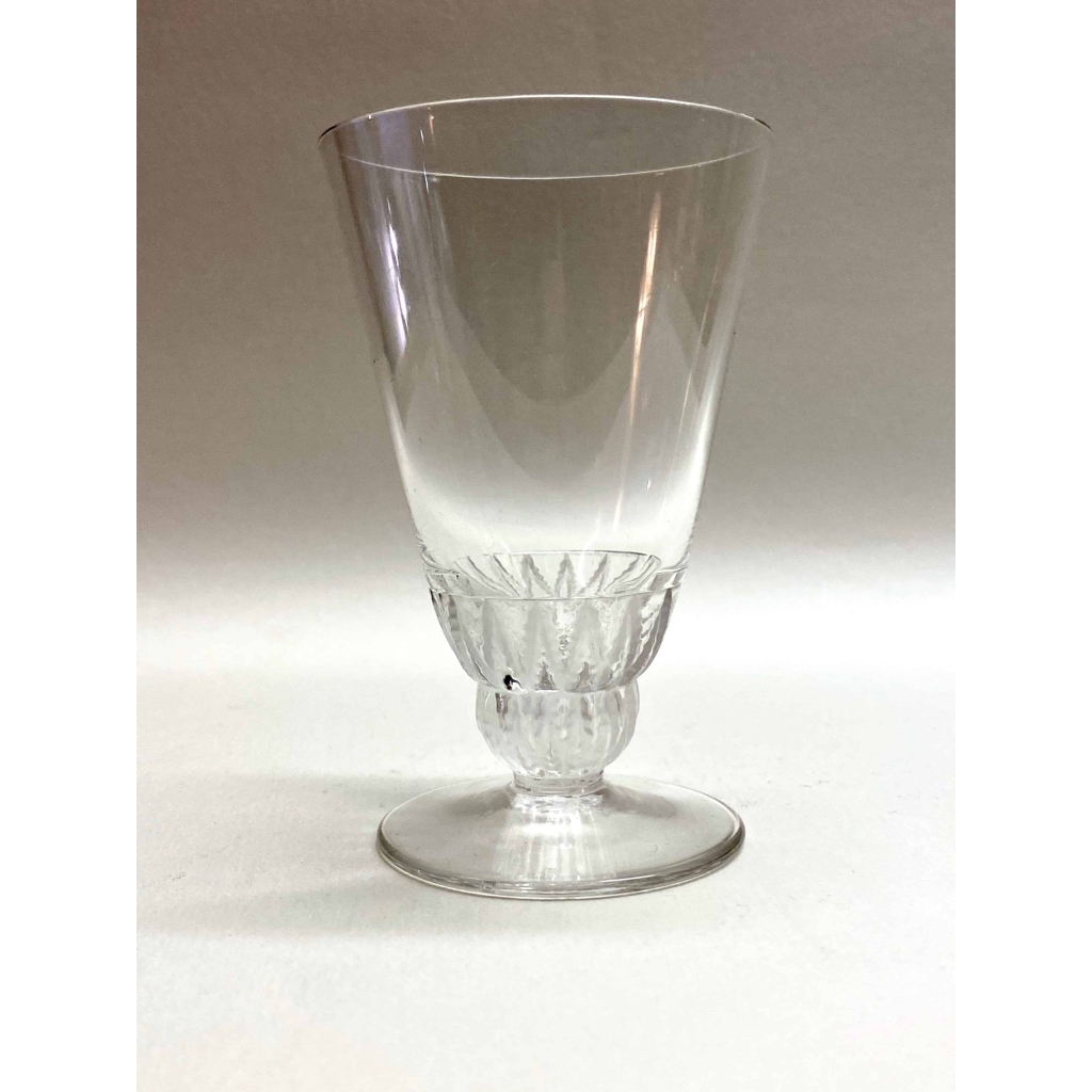 Suite de 12 Verres « Champigny » verre blanc de René LALIQUE | Biron Suite de 12 Verres "Champigny" verre blanc de René LALIQUE