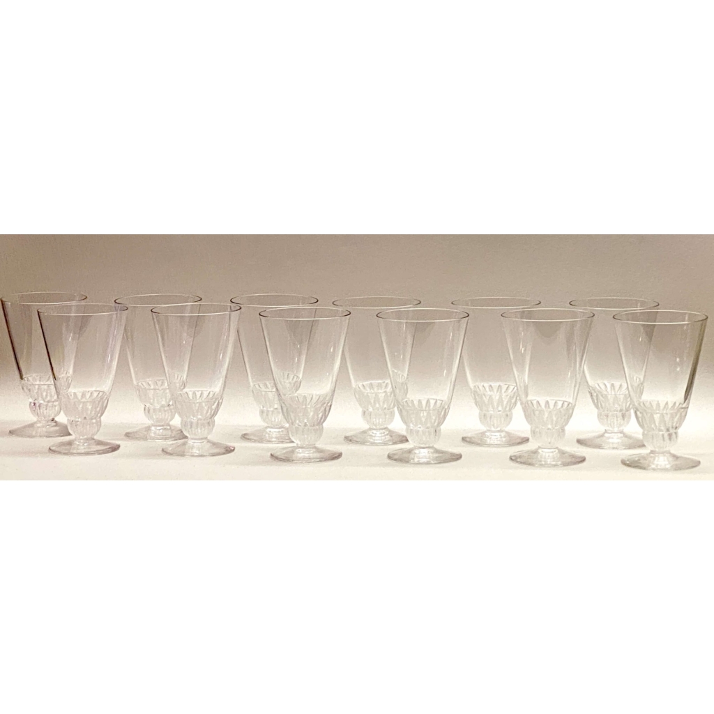 Suite de 12 Verres « Champigny » verre blanc de René LALIQUE | Biron Suite de 12 Verres "Champigny" verre blanc de René LALIQUE
