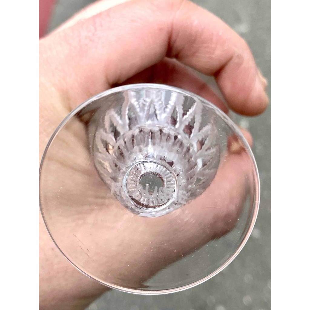 Suite de 12 Verres « Champigny » verre blanc de René LALIQUE | Biron Suite de 12 Verres "Champigny" verre blanc de René LALIQUE