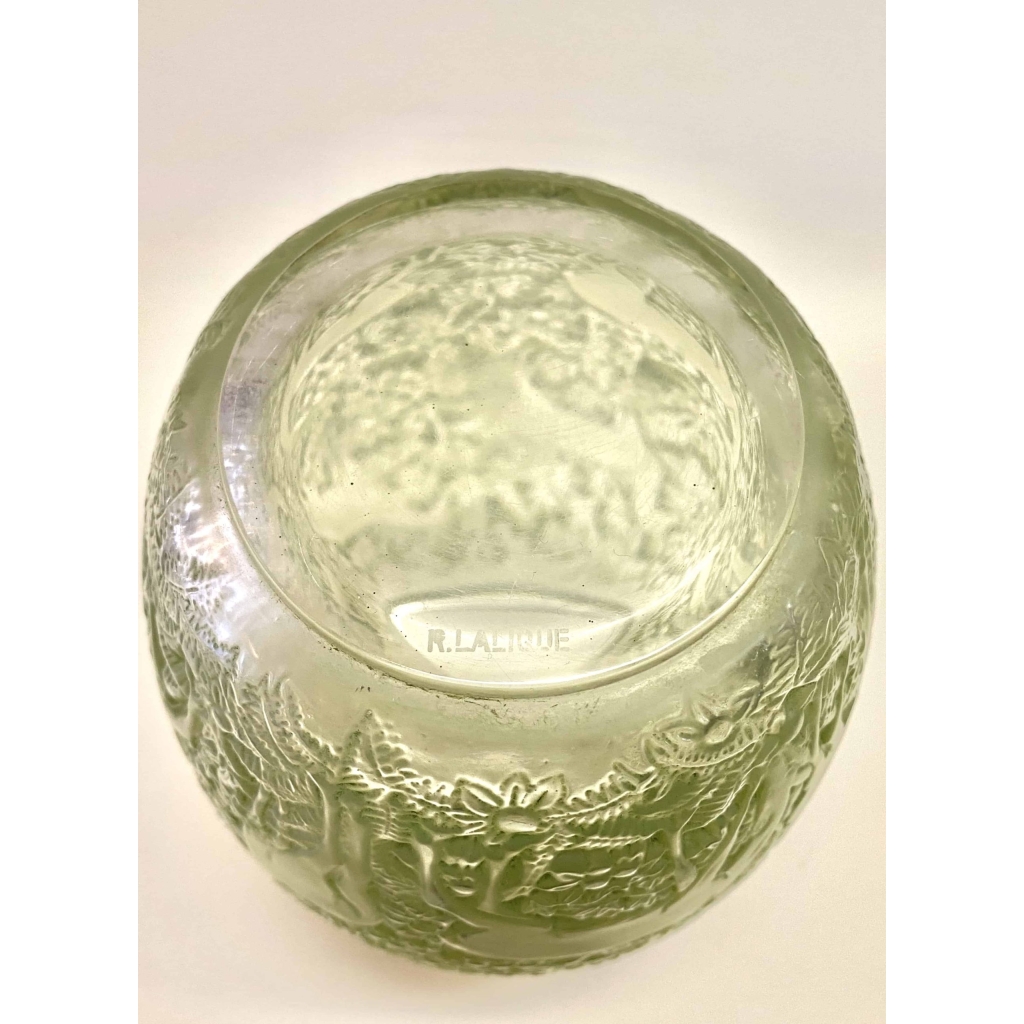Vase « Biches » verre blanc patiné vert de René LALIQUE | Biron Vase "Biches" verre blanc patiné vert de René LALIQUE