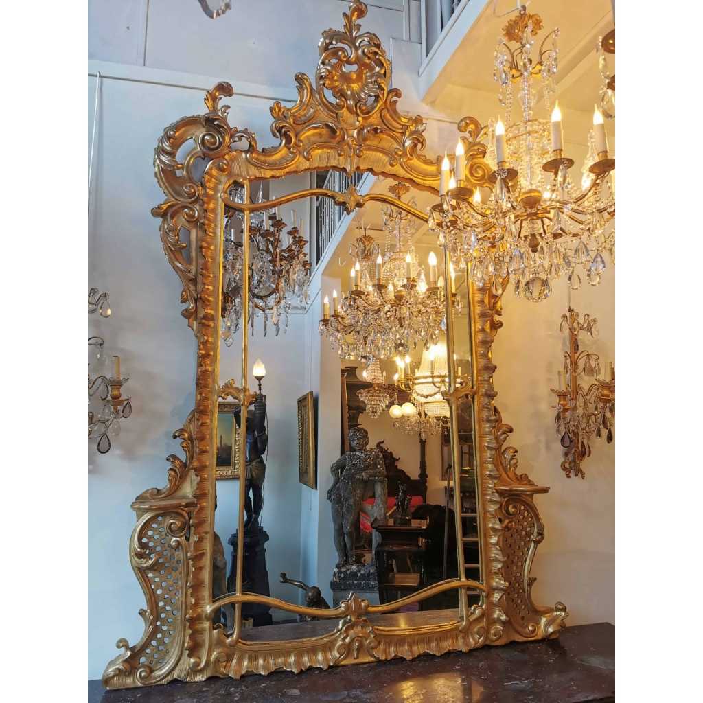 Important miroir Louis XV en bois doré d’époque Napoléon III. | Biron |||||