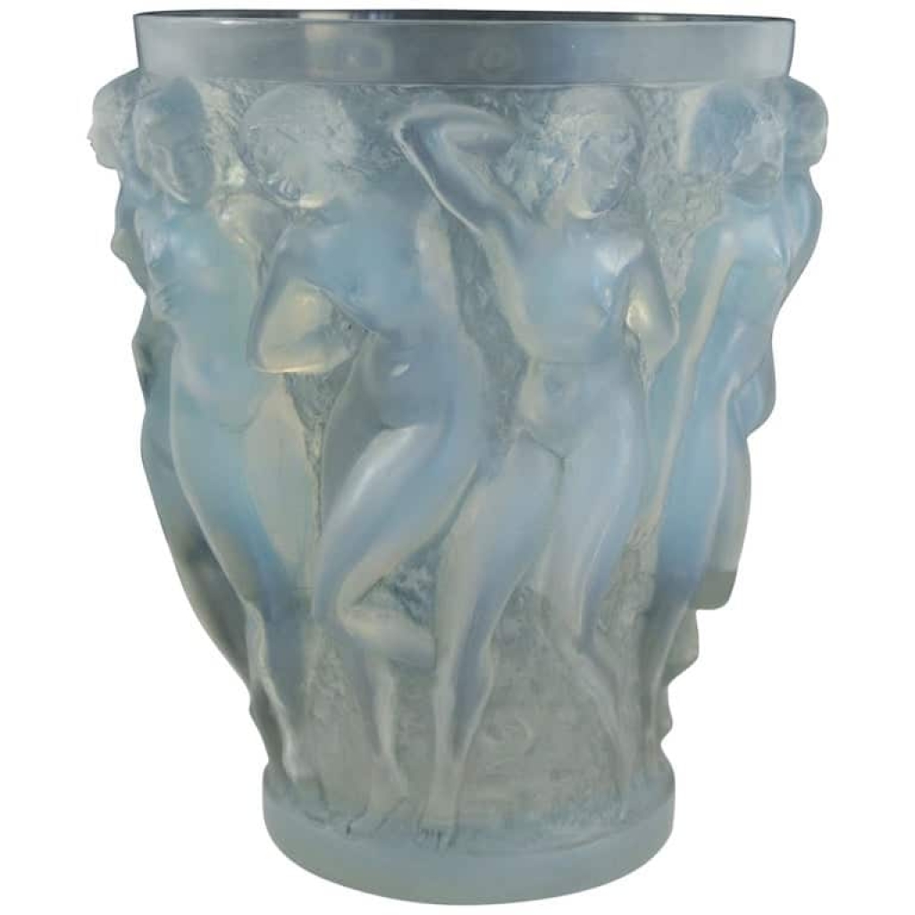 RENE LALIQUE (1860-1945): Vase «Bacchantes » Opalescent | Biron ||