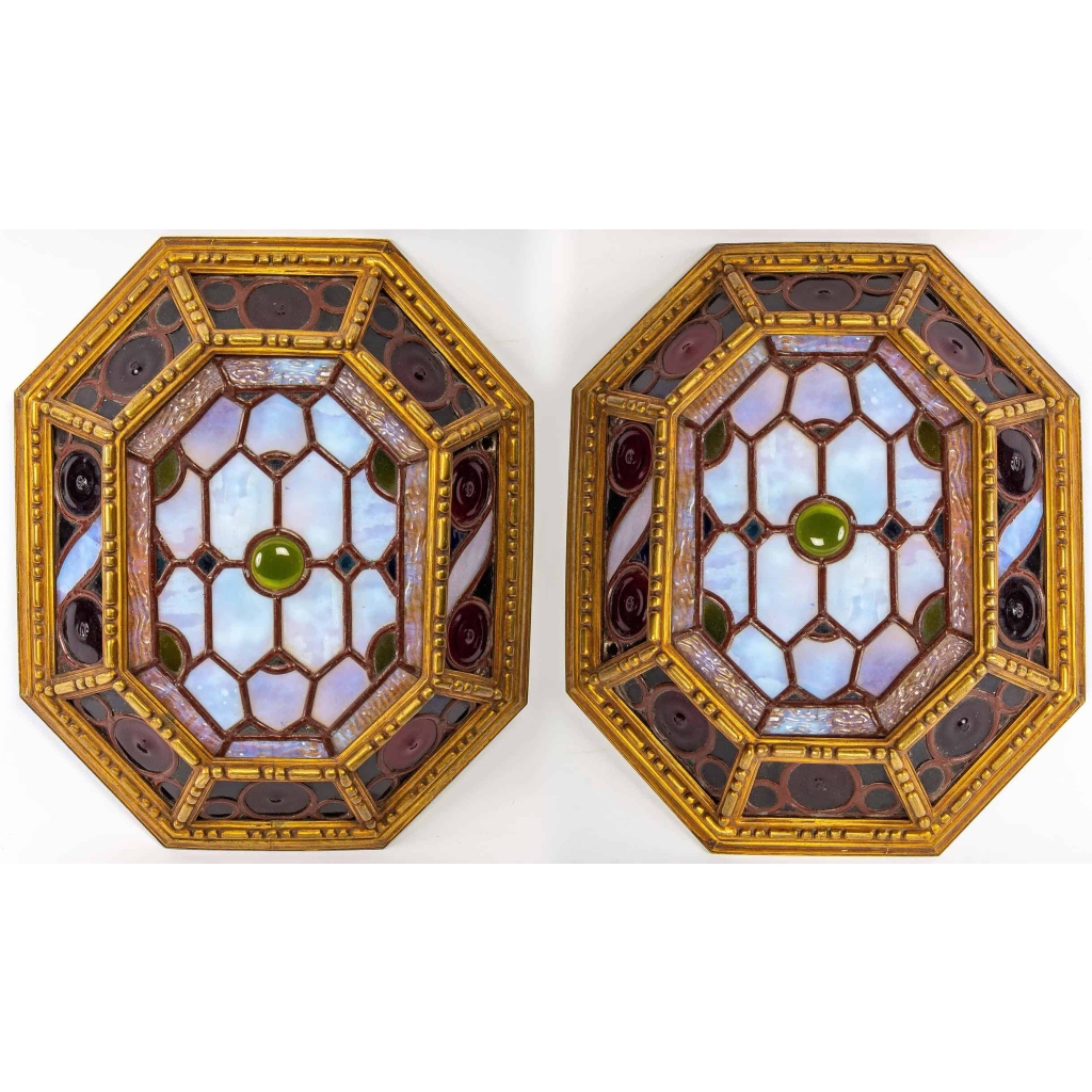 Une paire d’appliques à vitraux, circa 1920. | Biron ||||||||||