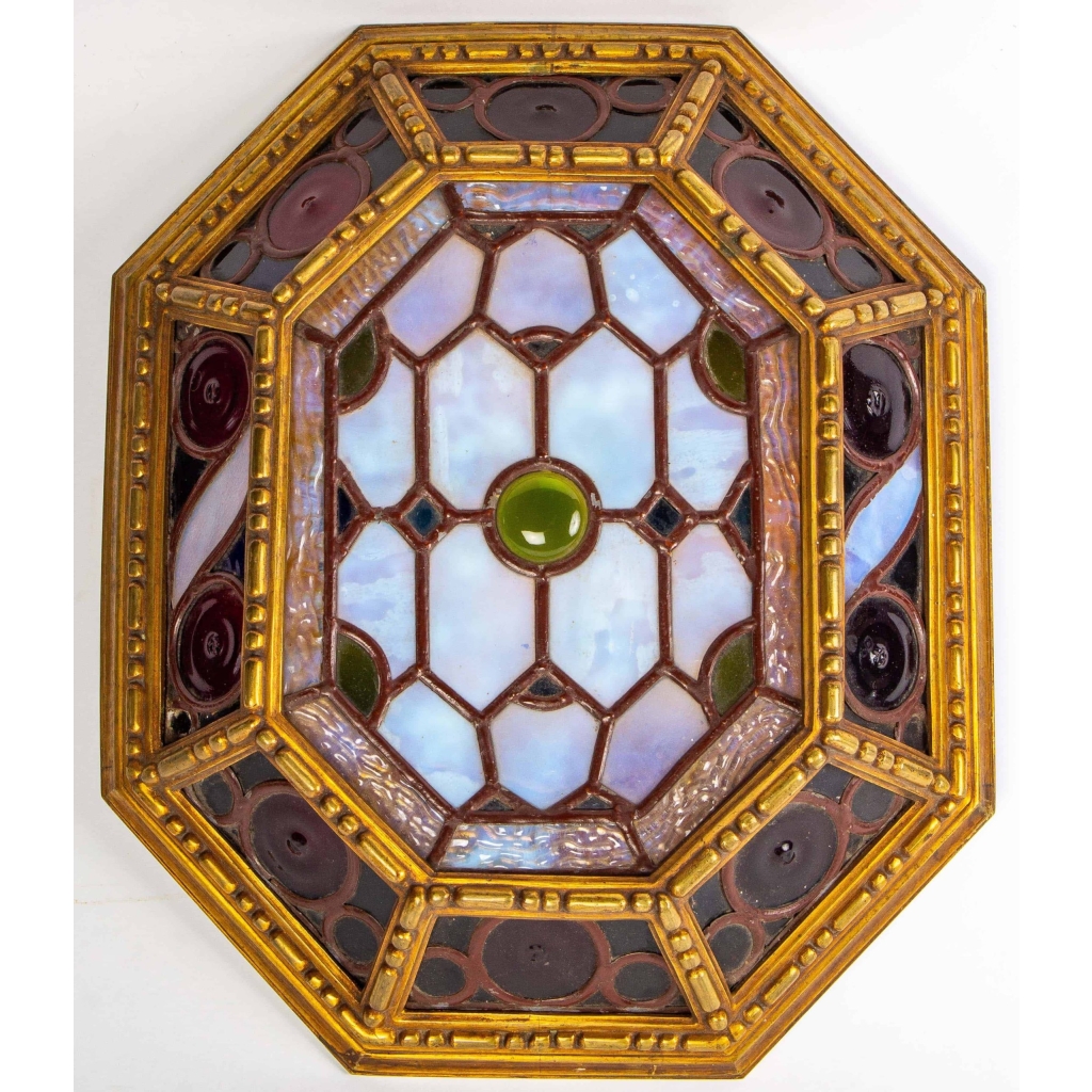 Une paire d’appliques à vitraux, circa 1920. | Biron Une paire d'appliques à vitraux, circa 1920.