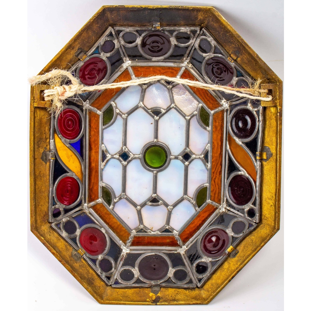 Une paire d’appliques à vitraux, circa 1920. | Biron Une paire d'appliques à vitraux, circa 1920.